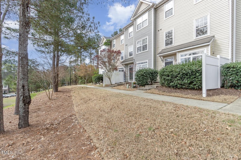 1311 Canyon Rock Ct #105, Raleigh, NC 27610
