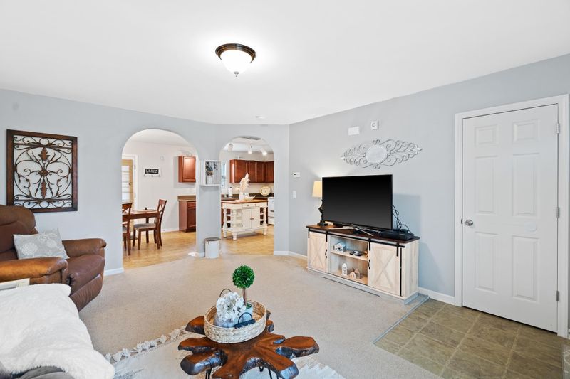 1311 Silver Dr, Mebane, NC 27302