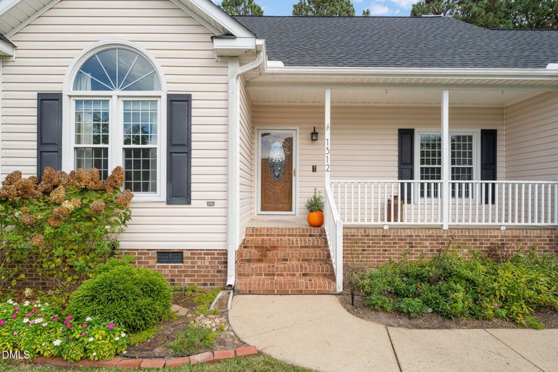 1312 Sippihaw Dr, Fuquay Varina, NC 27526