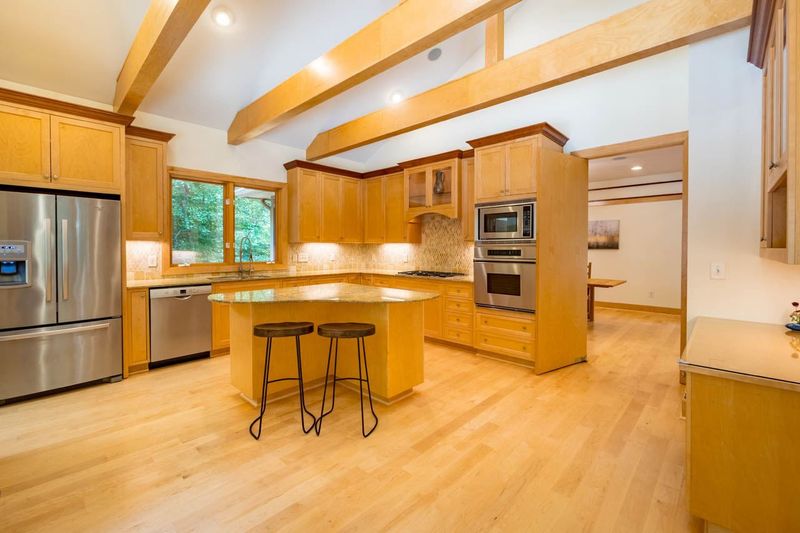 1313 Arboretum Dr, Chapel Hill, NC 27517