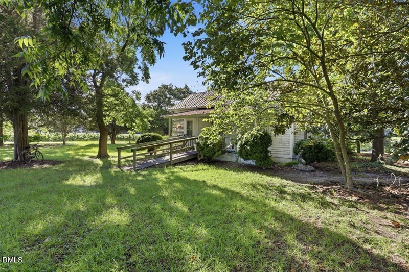 1314 Harper House Rd, Four Oaks, NC 27524