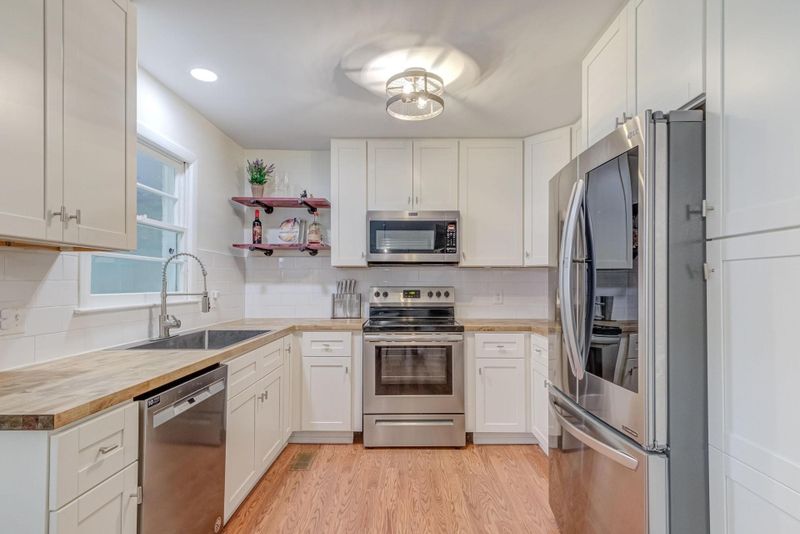 1315 Pineview Dr, Raleigh, NC 27606