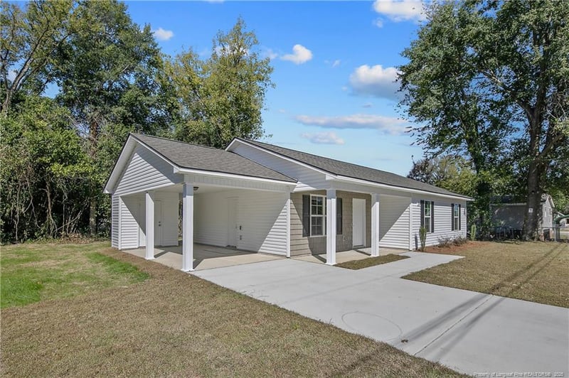 1316 Hamlet St, Fayetteville, NC 28306