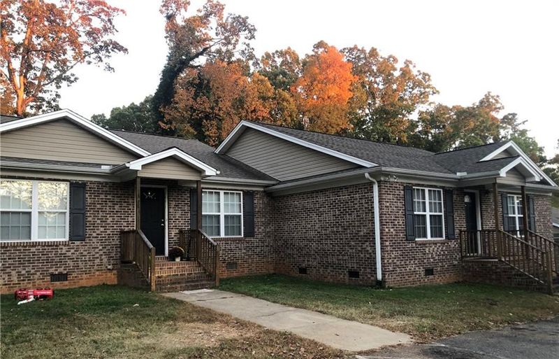 1316 Snow Ct, Burlington, NC 27215