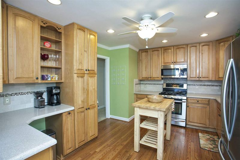 1318 Helmsdale Dr, Cary, NC 27511