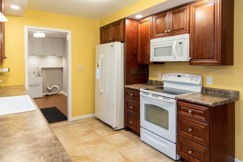 1319 Colony Dr, Raleigh, NC 27603