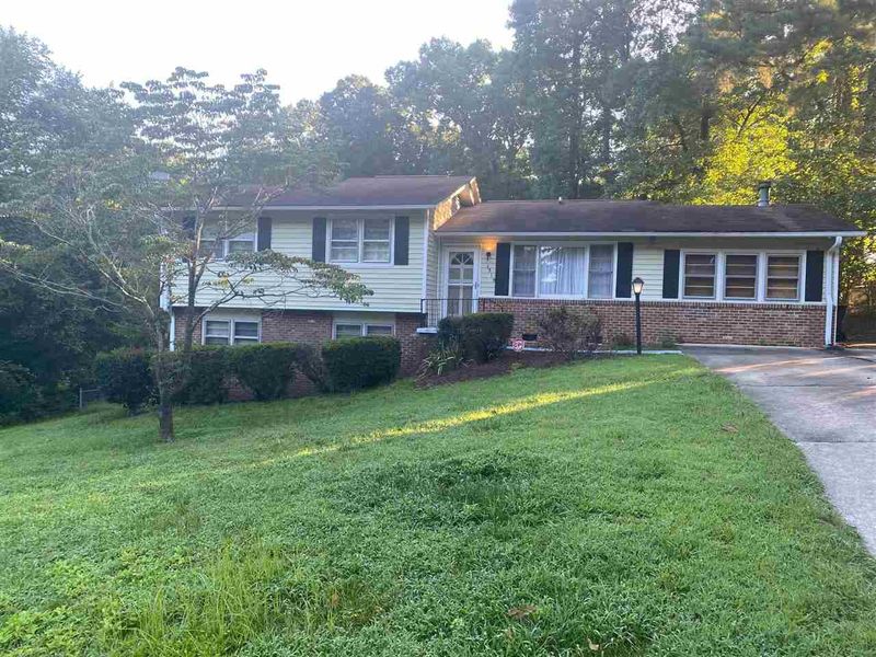 1319 Foxrun Dr, Raleigh, NC 27610