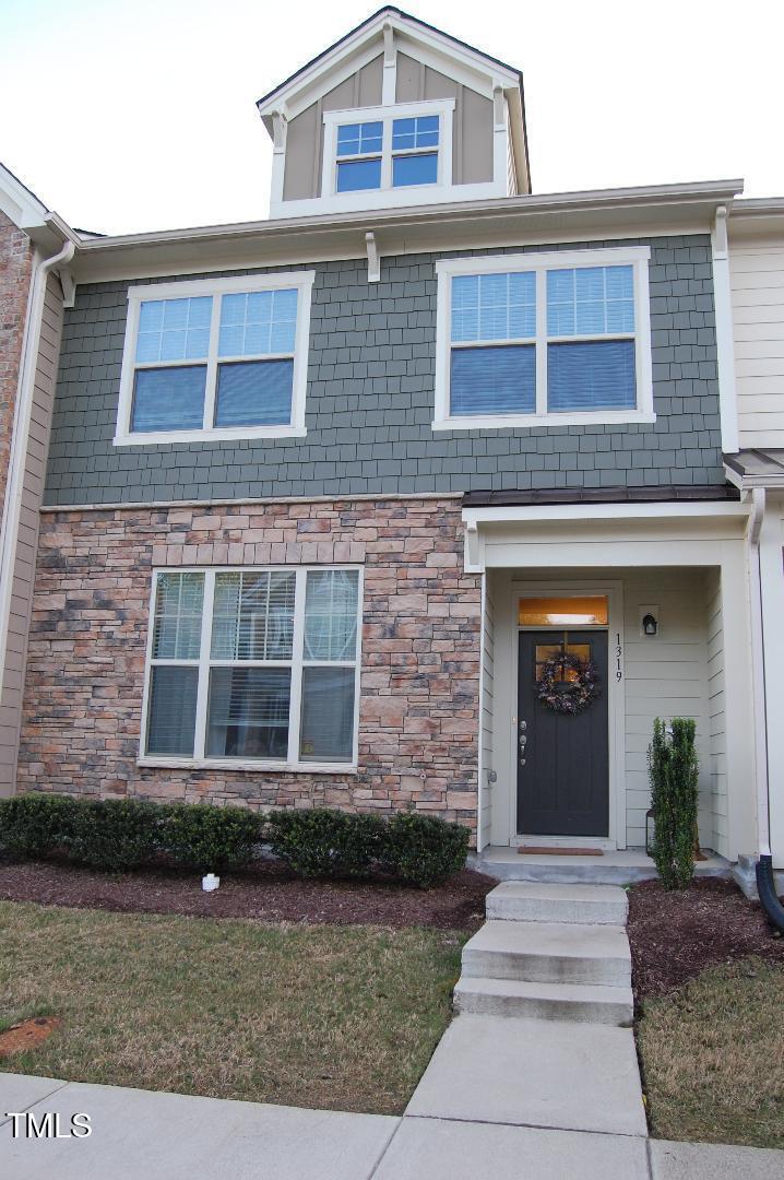 1319 Lakestone Village Ln, Fuquay Varina, NC 27526