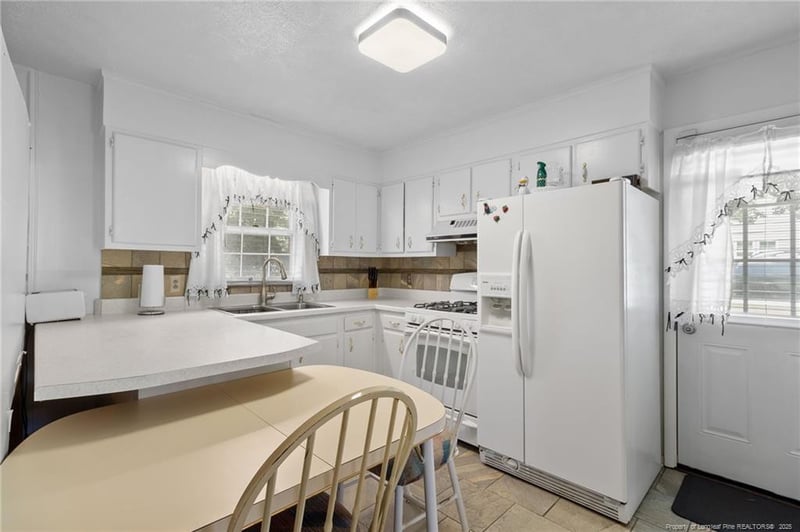 1319 Levy Dr, Fayetteville, NC 28305