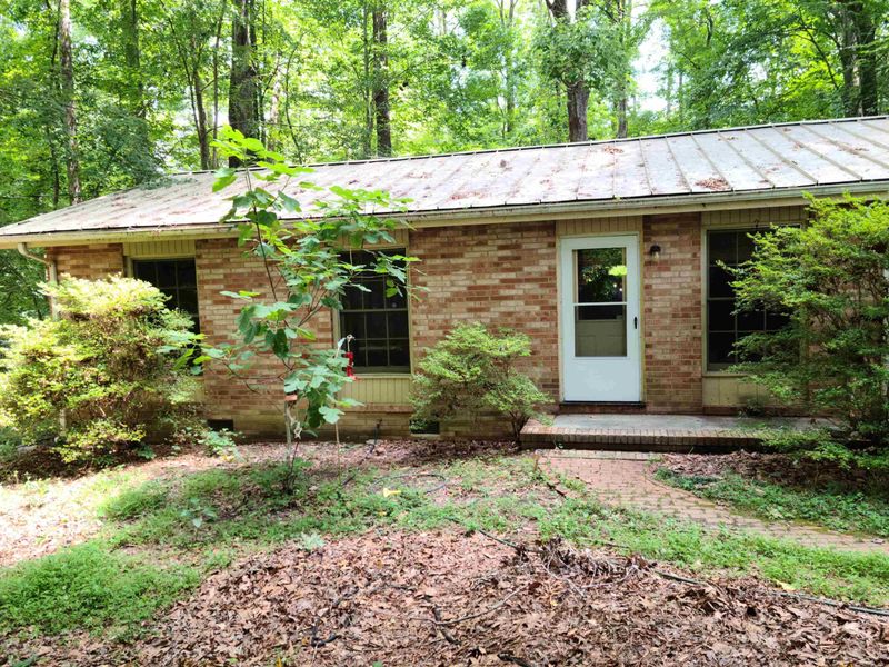 1319 Meadow Ln, Chapel Hill, NC 27516