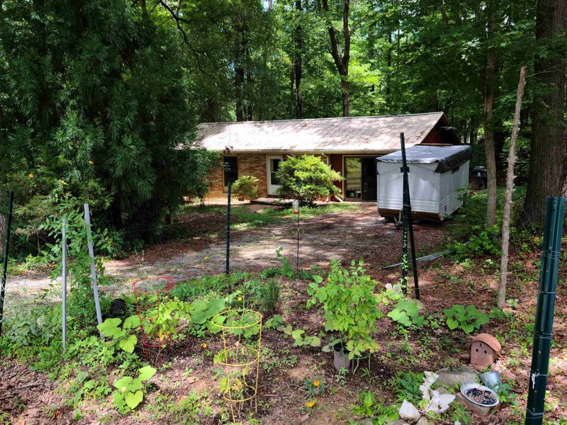 1319 Meadow Ln, Chapel Hill, NC 27516