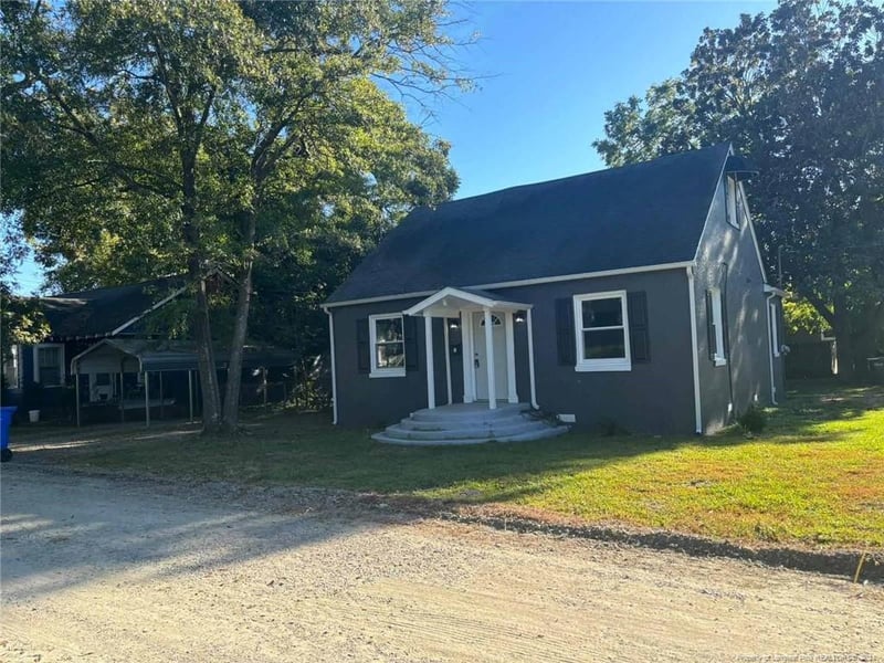 1319 Morgan Ln, Fayetteville, NC 28305