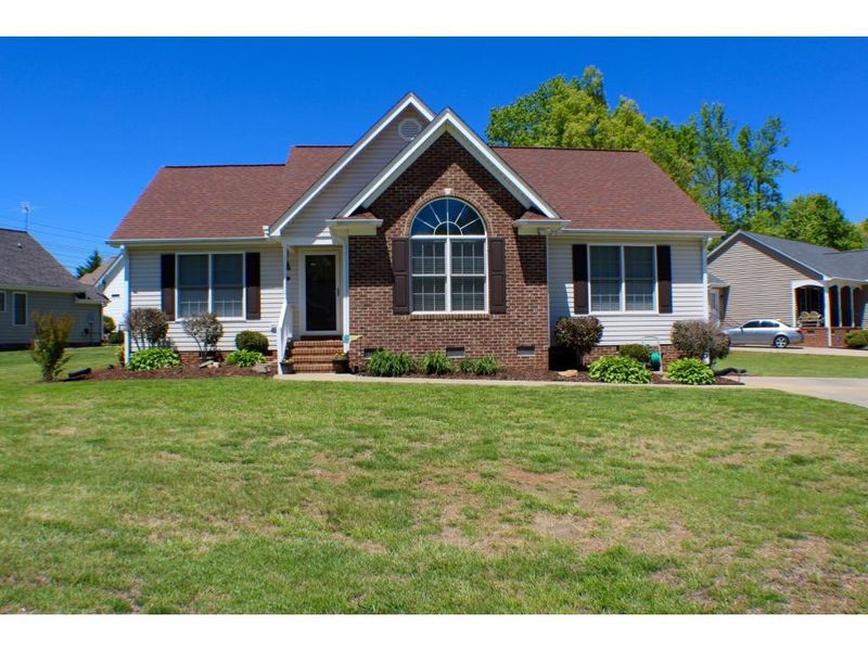 1319 Rolling Meadow, Burlington, NC 27217