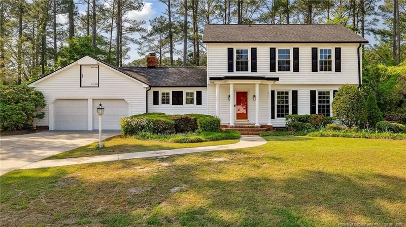 132 Bledsoe St, Hope Mills, NC 28348