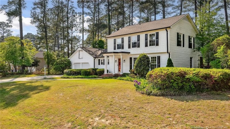 132 Bledsoe St, Hope Mills, NC 28348