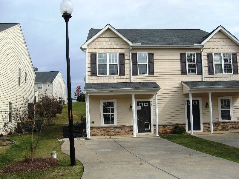 132 Buchanan Ln, Clayton, NC 27520