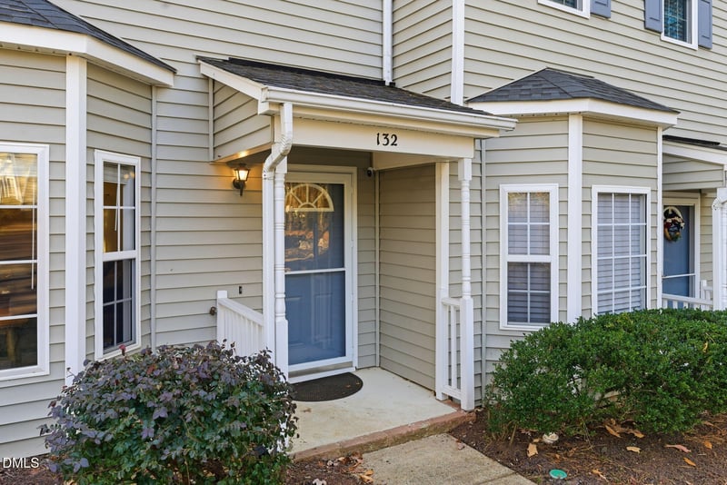132 Edgehill Pw, Cary, NC 27513