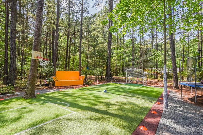 132 Forsyth Dr #B, Chapel Hill, NC 27517