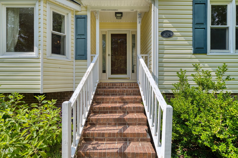 132 Leeway Ct, Clayton, NC 27520