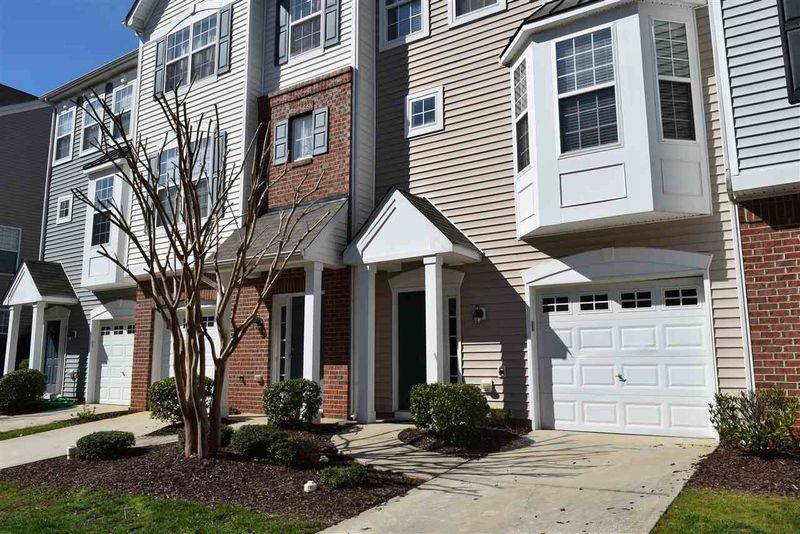 132 Madison Square Ln, Cary, NC 27513