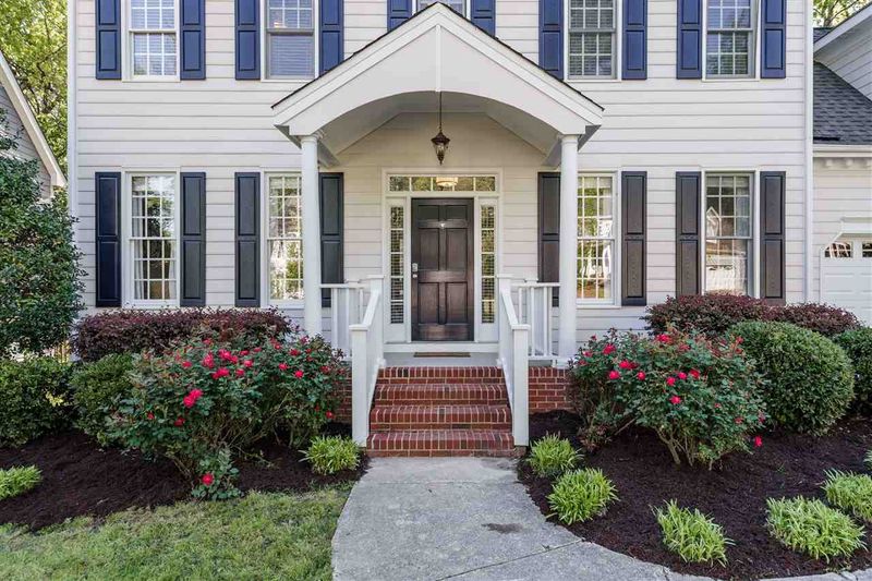 132 Parkcrest Ct, Cary, NC 27519