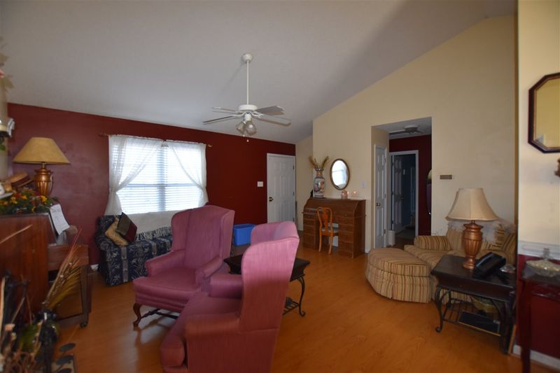 132 Red Star Ln, Clayton, NC 27520