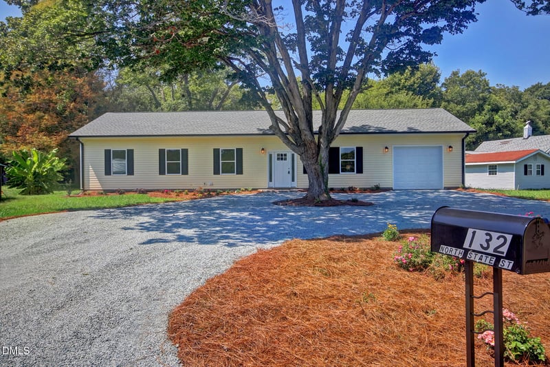 132 N State St, Haw River, NC 27258
