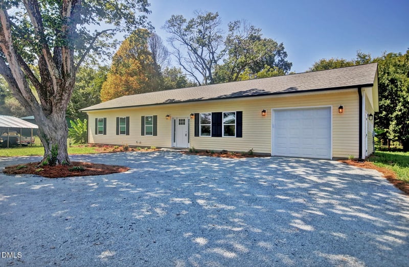 132 N State St, Haw River, NC 27258
