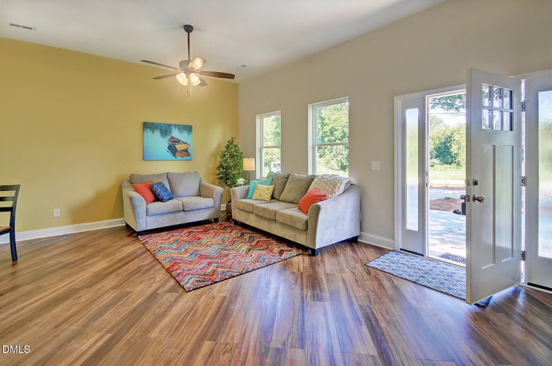 132 N State St, Haw River, NC 27258