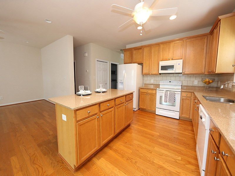 132 Willowbrook Cir, Clayton, NC 27527