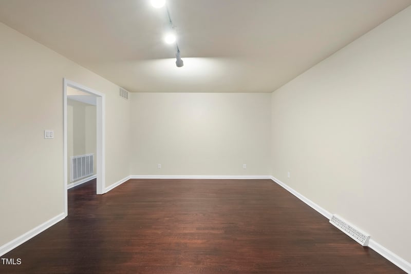 1320 Londonderry Cir, Raleigh, NC 27610