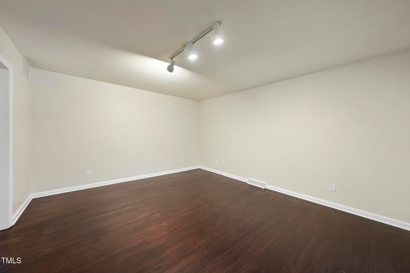 1320 Londonderry Cir, Raleigh, NC 27610