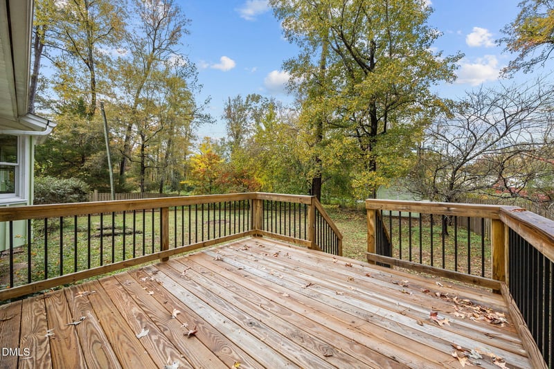 1320 Londonderry Cir, Raleigh, NC 27610