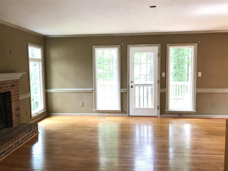 1321 Greenside Dr, Raleigh, NC 27609