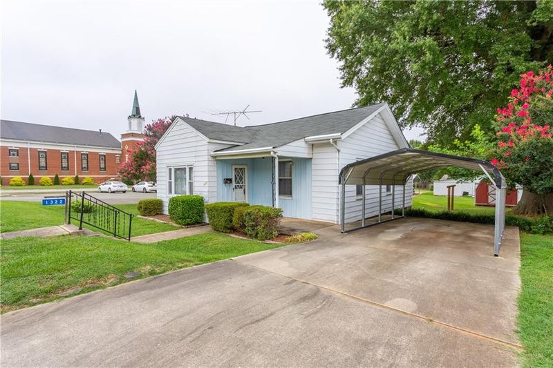 1322 Graham St, Burlington, NC 27217