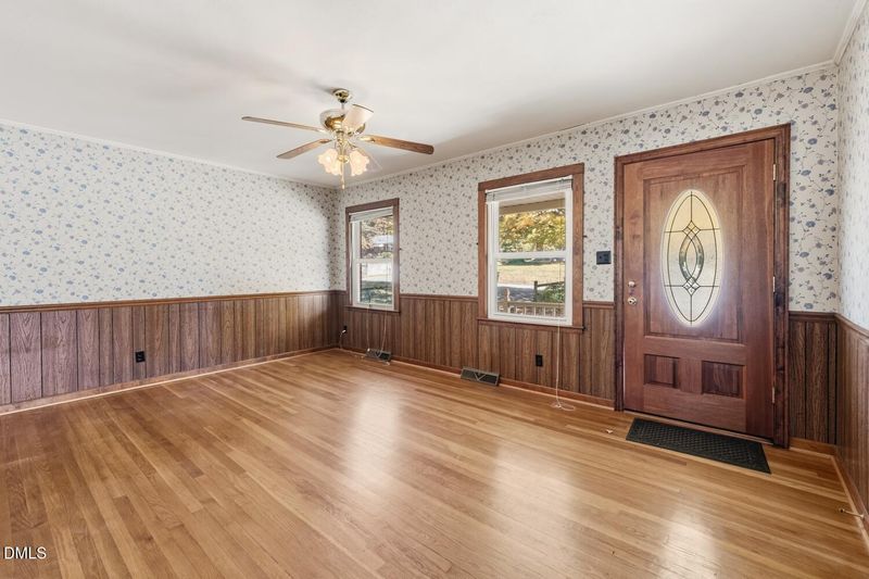 1323 Collins Dr, Burlington, NC 27215