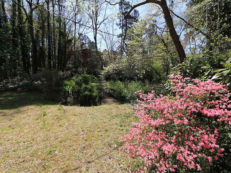 1324 Banbury Rd, Raleigh, NC 27607