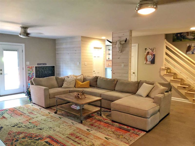 1324 Bloomingdale Dr, Cary, NC 27511