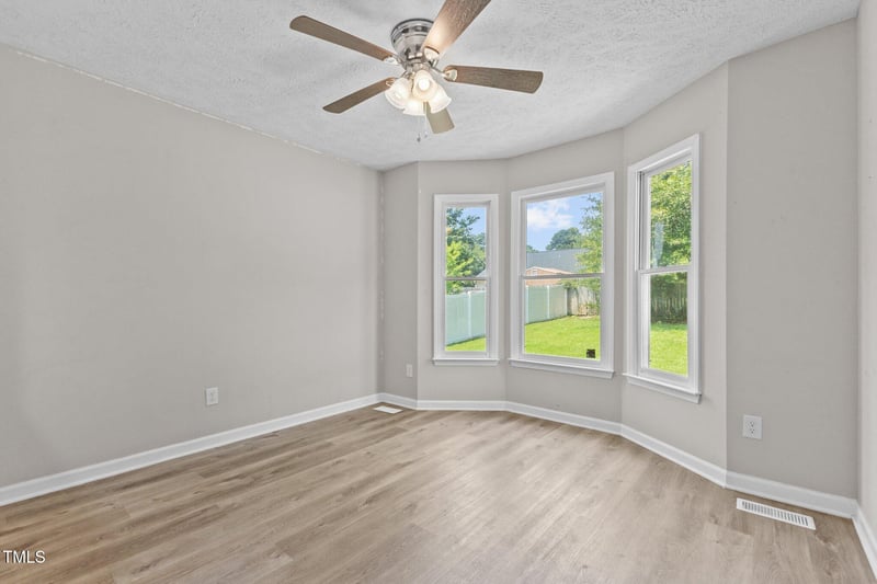 1324 Oak Knolls Dr, Fayetteville, NC 28314