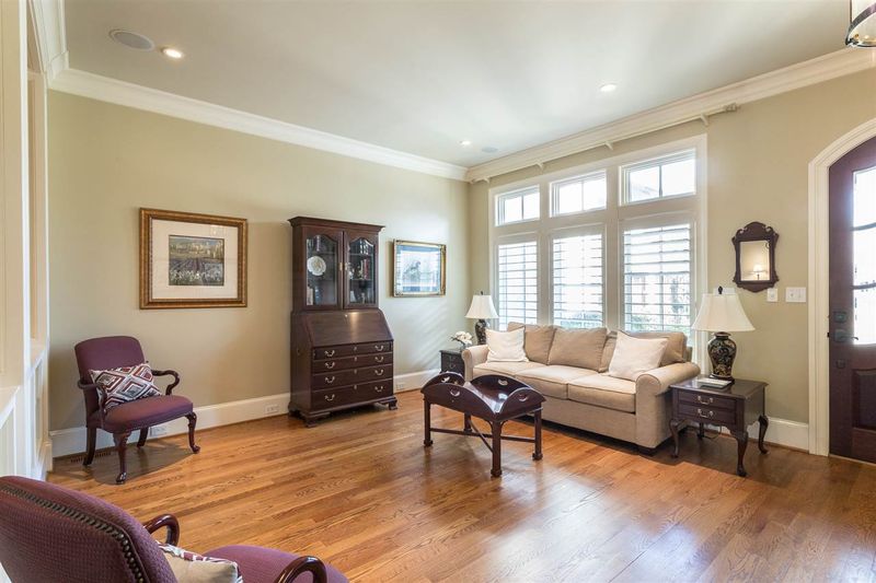 1324 Queensferry Rd, Cary, NC 27511