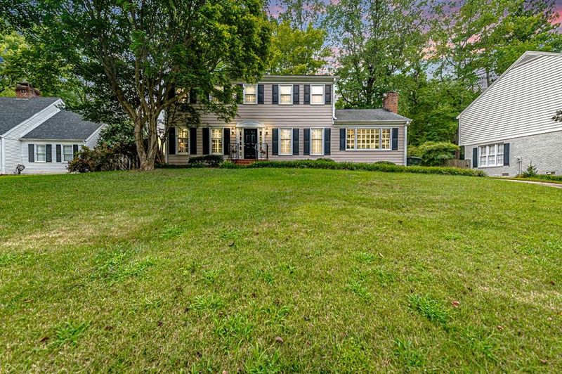1324 Ravenhurst Dr, Raleigh, NC 27615