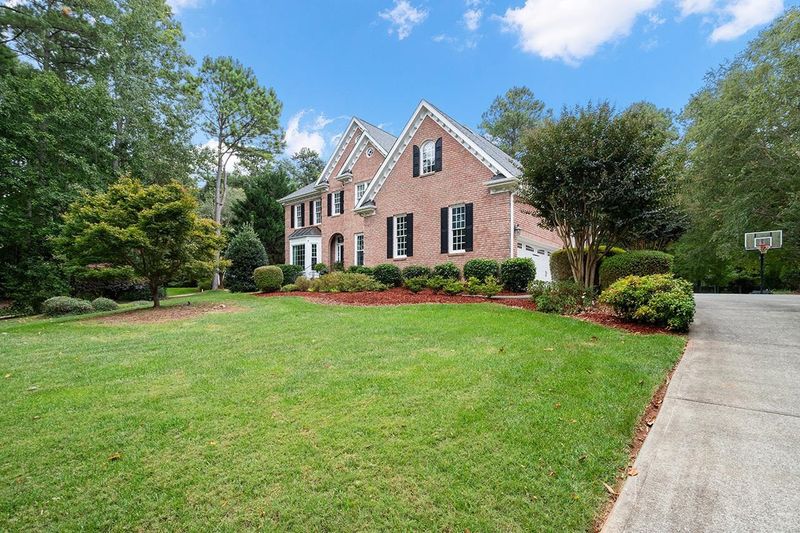 1325 Ballyclare Ct, Raleigh, NC 27614