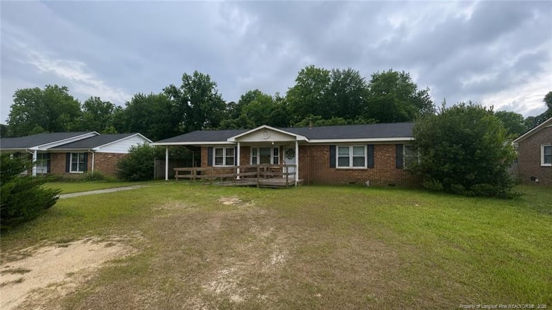 1326 Chilton Dr, Fayetteville, NC 28314