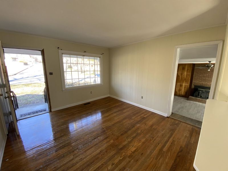 1326 Elm St, Burlington, NC 27217