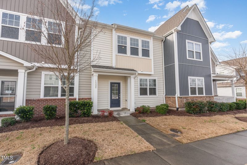 1326 Farm Pond Trl, Durham, NC 27703