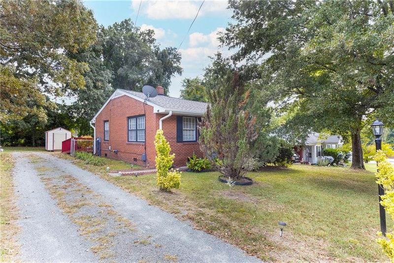 1327 Rayon St, Burlington, NC 27217