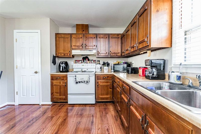 1328 Center St, Apex, NC 27502