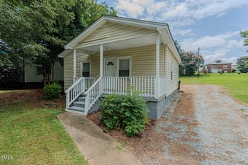 1329 Parker St, Burlington, NC 27217