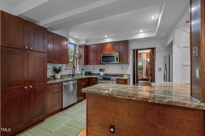 1330 Mordecai Dr, Raleigh, NC 27604