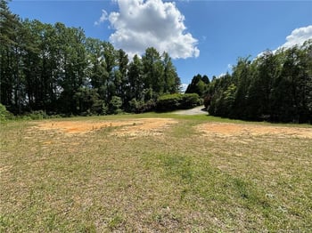 1331 Longleaf Dr, Fayetteville, NC 28305